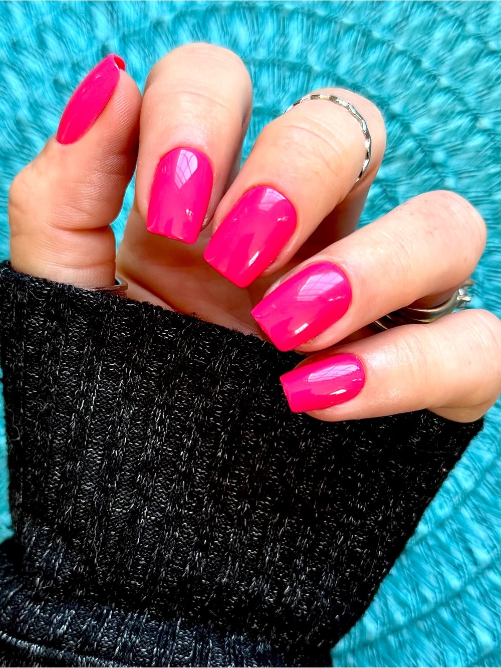 Red Aspen Nail Dashes - Strawberry Spark Short Coffin Press-On Nails
